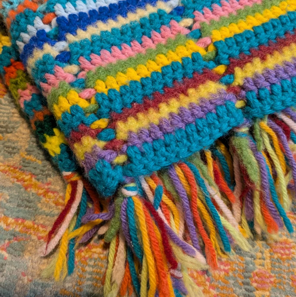 Vintage Handmade Crochet Afgan Fringe Trim Throw Blanket - Picture 2 of 4